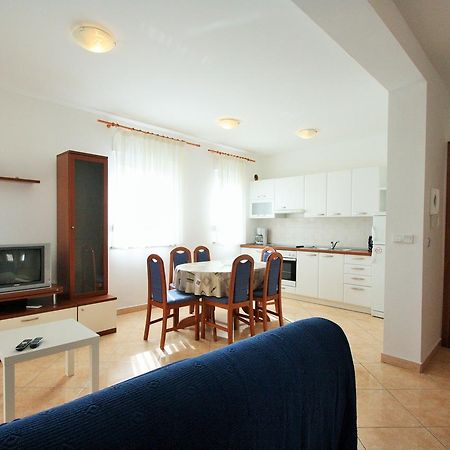 Apartment Bilic With Balcony โปเรช ภายนอก รูปภาพ