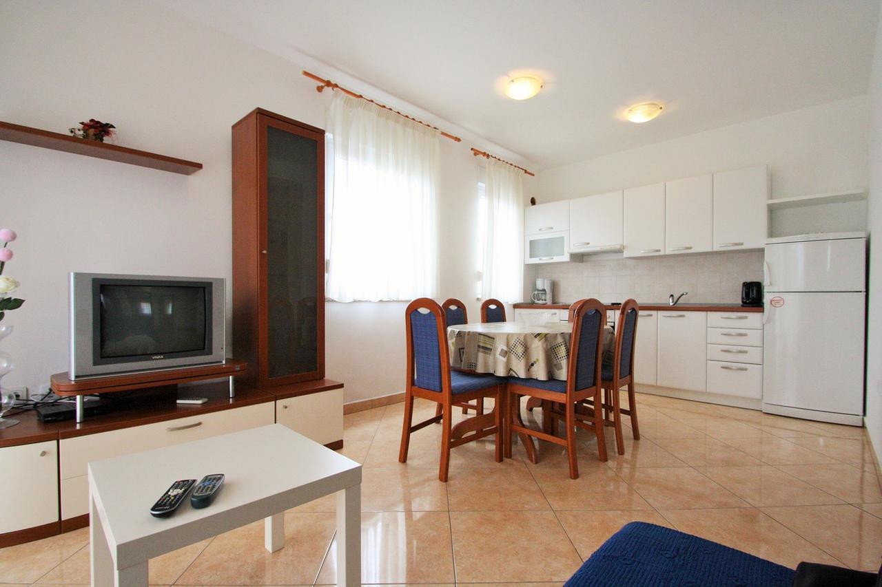 Apartment Bilic With Balcony โปเรช ภายนอก รูปภาพ