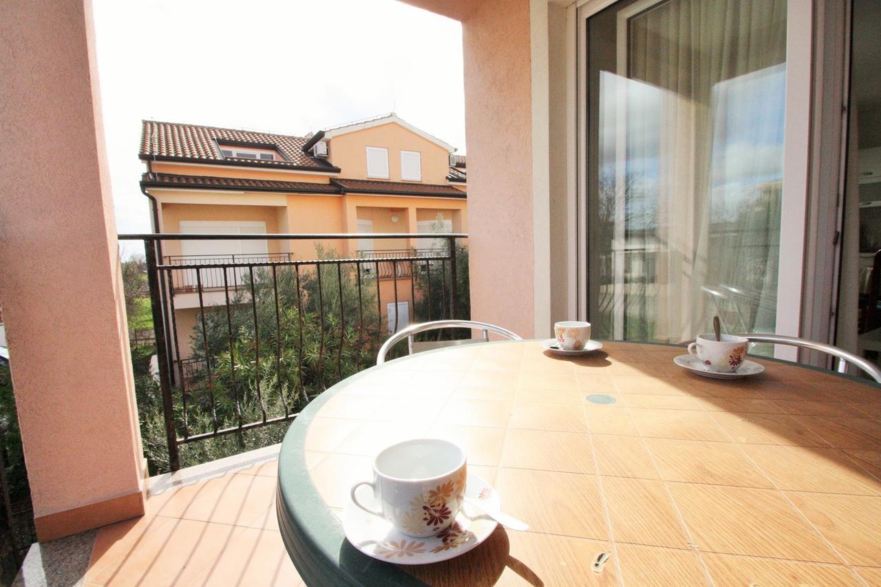 Apartment Bilic With Balcony โปเรช ภายนอก รูปภาพ