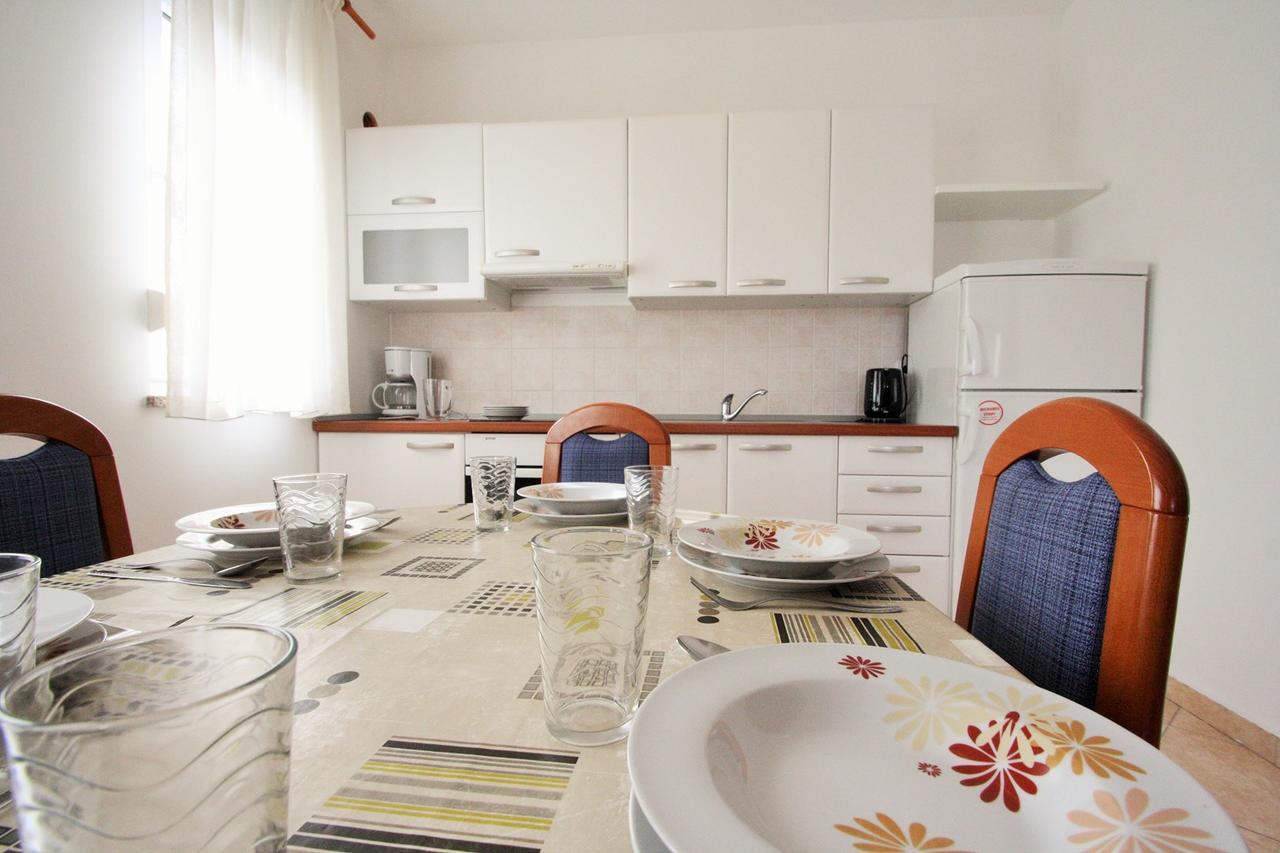 Apartment Bilic With Balcony โปเรช ภายนอก รูปภาพ