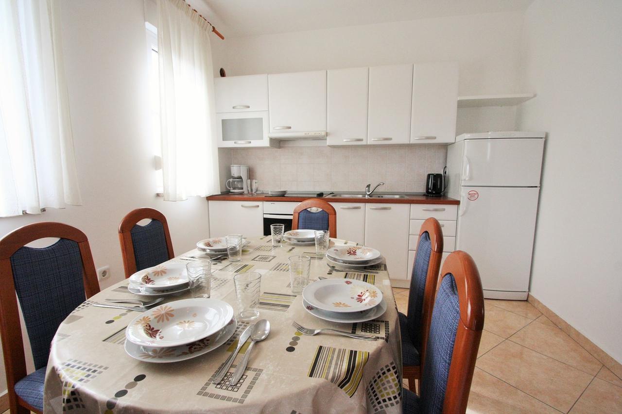 Apartment Bilic With Balcony โปเรช ภายนอก รูปภาพ