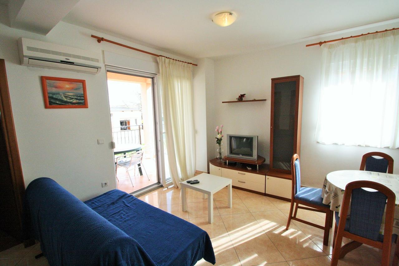 Apartment Bilic With Balcony โปเรช ภายนอก รูปภาพ