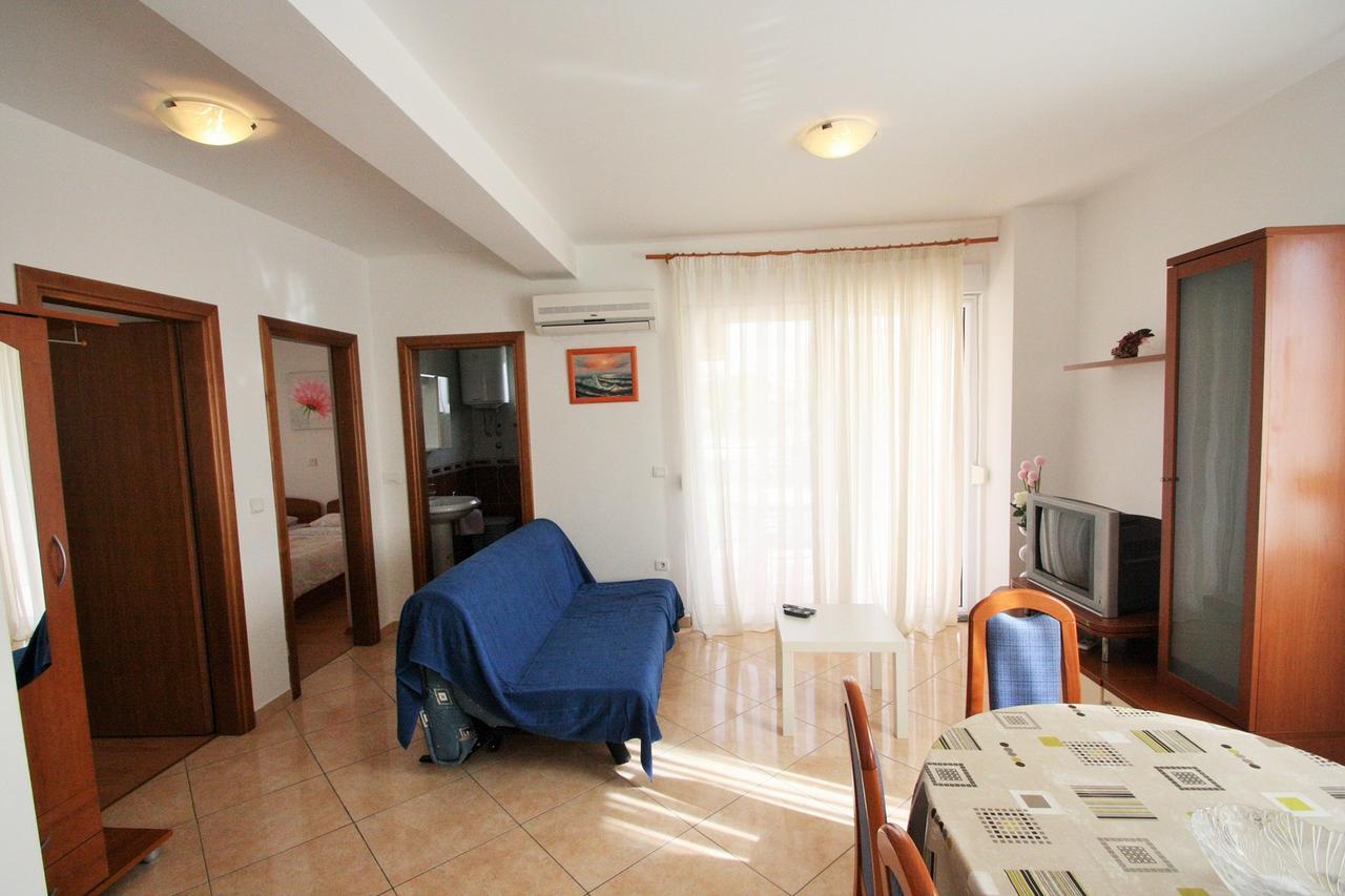 Apartment Bilic With Balcony โปเรช ภายนอก รูปภาพ