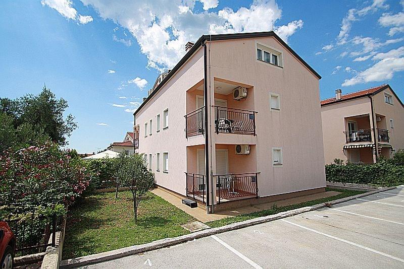 Apartment Bilic With Balcony โปเรช ภายนอก รูปภาพ